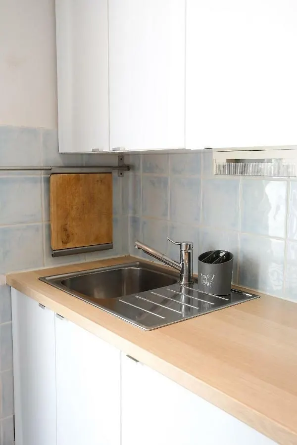 Appartement 6 Personnes Vue Mer 30 M De La Plage Hyeres