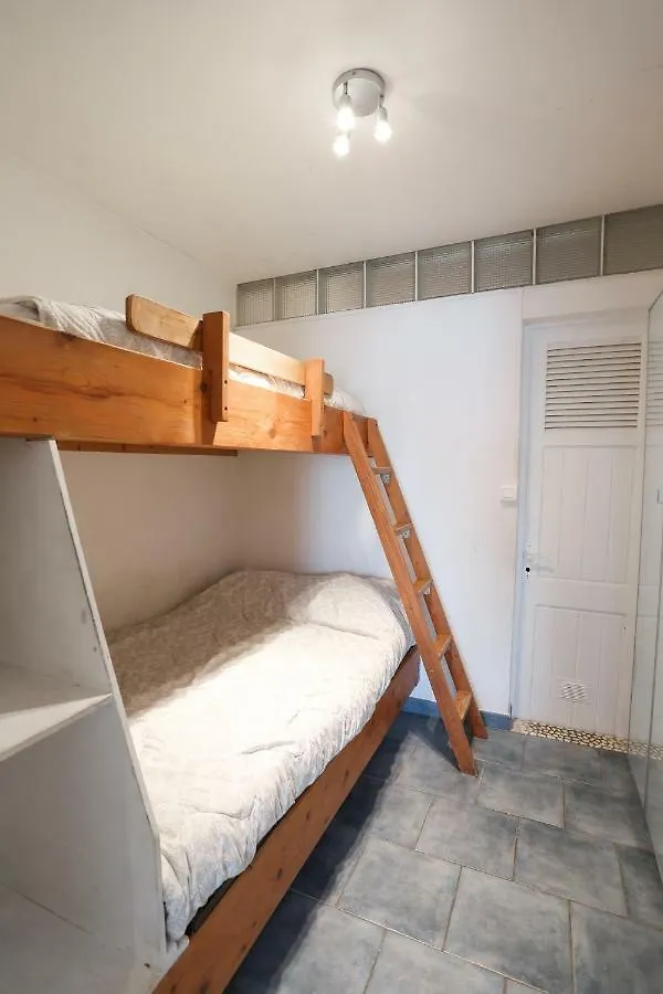 Appartement 6 Personnes Vue Mer 30 M De La Plage Hyères
