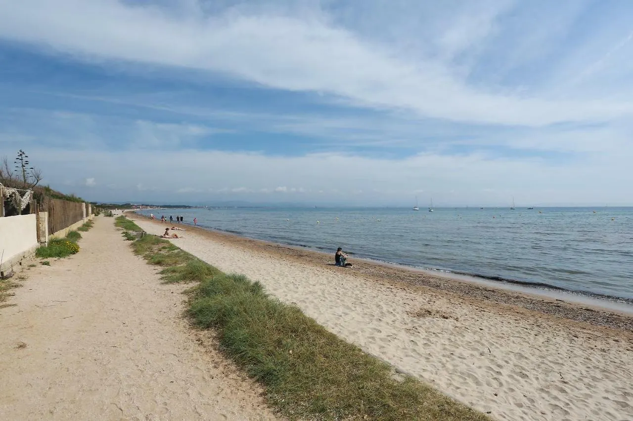 Appartement 6 Personnes Vue Mer 30 M De La Plage Hyères 0*,