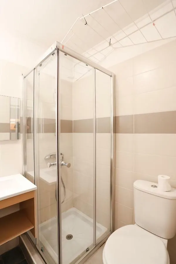 Appartement 6 Personnes Vue Mer 30 M De La Plage Hyères